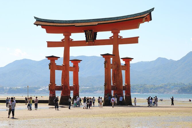 1-Day Private Sightseeing Tour in Hiroshima and Miyajima Island - Hiroshima Peace Memorial Park: a quiet start to a serious day