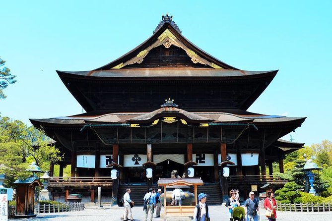 1-Day Snow Monkeys, Zenko-ji Temple & Sake in Nagano - Why this Nagano day trip works