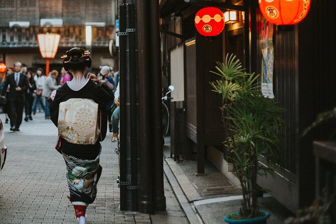 2 Hour Night Walking Tour Throughout Gion with snack - Why an evening walk works so well in Gion