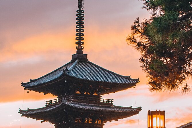 2 Hour Night Walking Tour Throughout Gion with snack - Starting at Yasaka Shrine