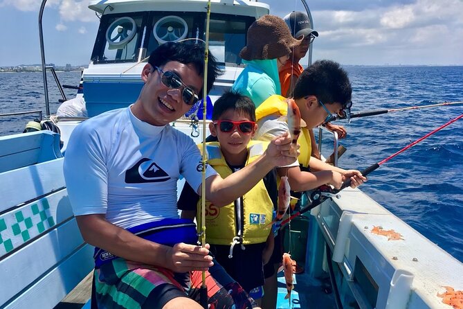 2 hours family fishing in Okinawa - A short boat trip with real fishing time