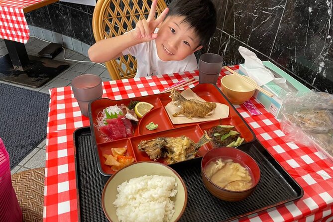 2 hours family fishing in Okinawa - Simple instruction for first-time fishers