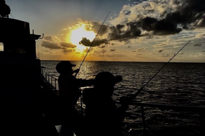 2 hours family fishing in Okinawa - Fishing several spots in Okinawa’s clear water