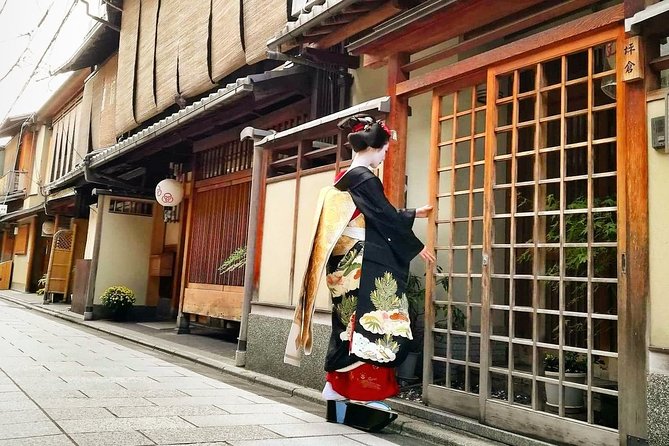 5 Top Highlights of Kyoto Full Day Bike Tour (E-bike option) - Gion: old streets and careful cultural context