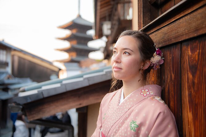 A Privately Guided Photoshoot in Beautiful Kyoto by a Pro - Higashiyama: Ninenzaka, Maruyama Park, and Yasaka Pagoda