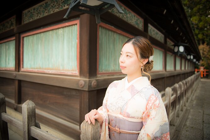 A Privately Guided Photoshoot in Beautiful Kyoto by a Pro - Posing help without stiff studio pictures