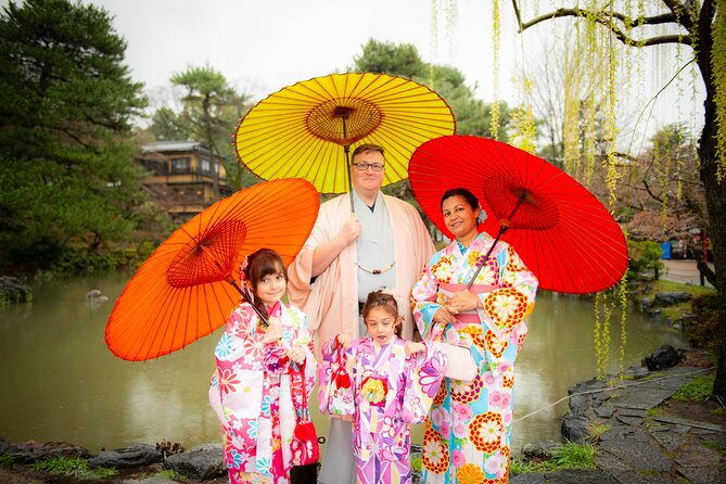 A Privately Guided Photoshoot in Beautiful Kyoto by a Pro - Gion: old streets and small-scale Kyoto scenery