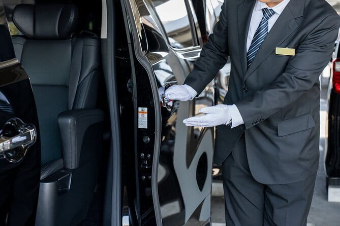 Airport Shuttle Arrival Transfer : from Haneda Airport to Tokyo City - The biggest issue: waiting at the airport