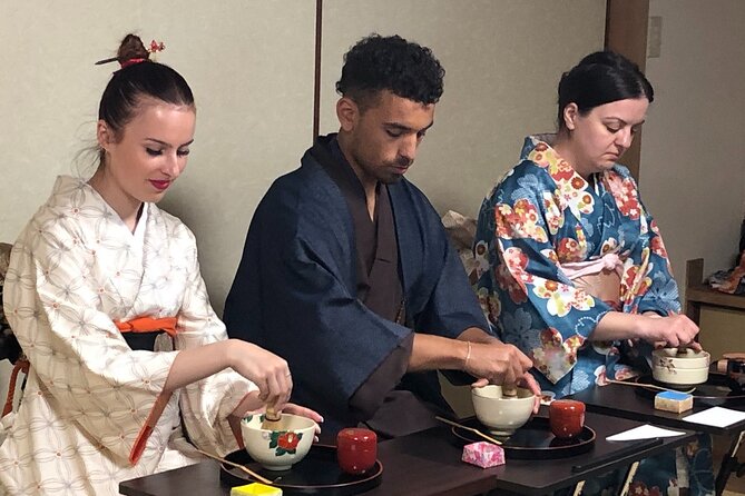 An Amazing set of Cultural experience: Kimono, Tea Ceremony and Calligraphy - Choosing and wearing the kimono