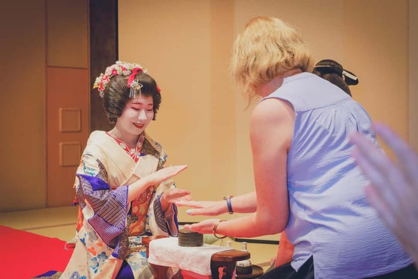 Asakusa: Geisha Performance and Tea House Experience - Your first moments inside the tea house