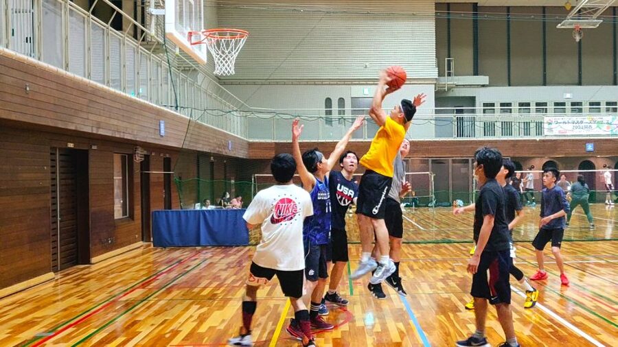 Basketball in Osaka with local players! - Why a basketball court can be a good Osaka experience