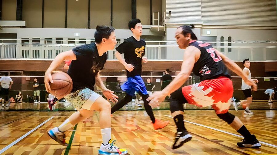 Basketball in Osaka with local players! - Flexible booking for an active travel day