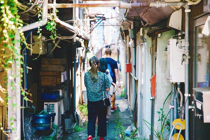 Become a local! A Walking Tour of Arts, Crafts & Onsen Culture - Group size, walking effort, and guide style