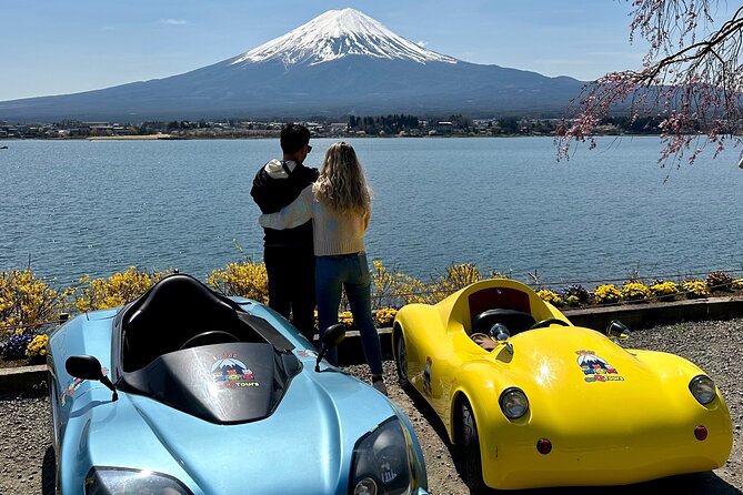 Cute & Fun E-Car tour following guide around Lake Kawaguchiko - Yagizaki Park and the low-water temple