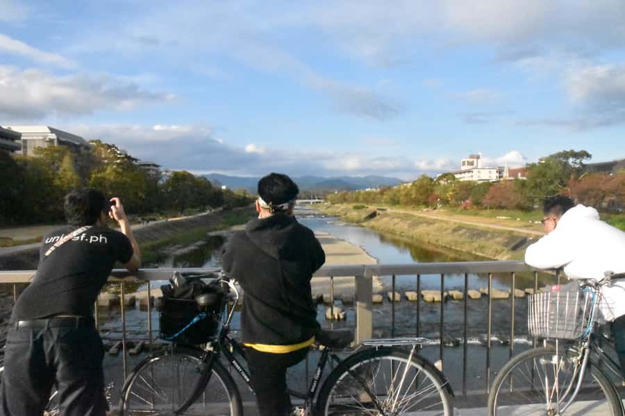Cycle Kyoto's Hidden Gems & Gion Stroll - What the guides add to the day
