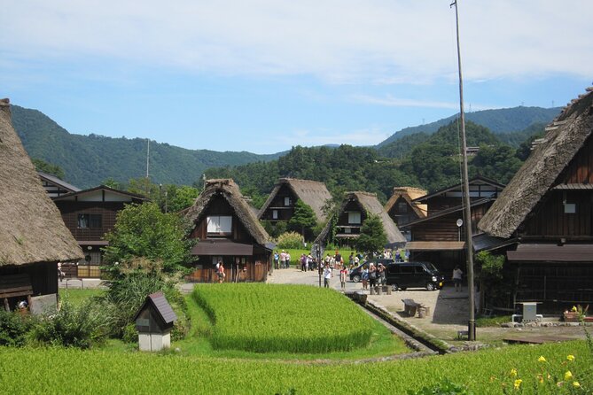 [Day trip bus tour from Kanazawa Station] Weekend only! World Heritage Shirakawago Day Bus Tour - The short stop at Michi-no-Eki Shirakawago