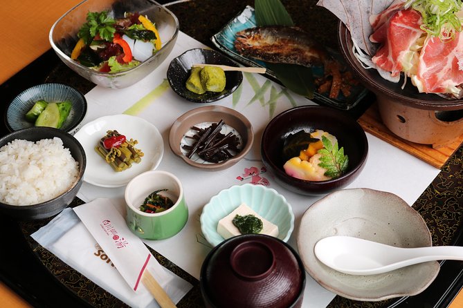 [Day trip bus tour from Kanazawa Station] Weekend only! World Heritage Shirakawago Day Bus Tour - A Hida lunch in a gassho-style setting