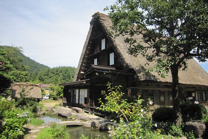 [Day trip bus tour from Kanazawa Station] Weekend only! World Heritage Shirakawago Day Bus Tour - The English support and guide experience