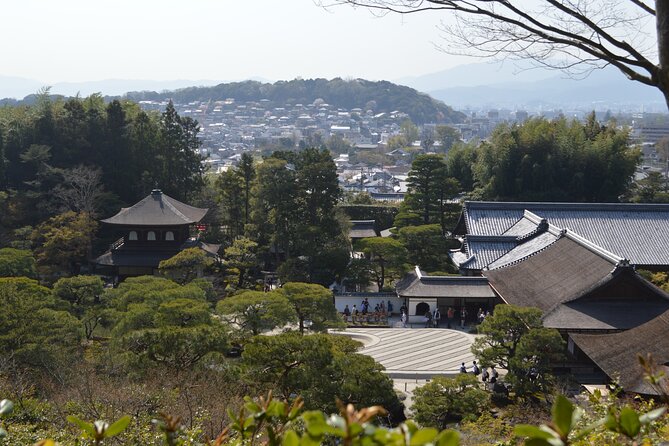 E-Bike Tours of the highlights of Kyoto!!! - Guides who make the history easier to follow
