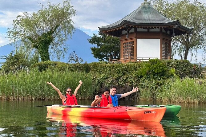 Early Morning Kayaking With Views of Mt Fuji at Lake Kawaguchiko - Meeting the guide and learning the basics