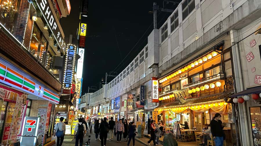Eat/Drink like a LOCAL-Taverns & Ramen - Practical details that affect your evening