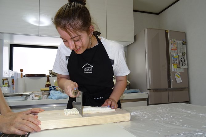 Experience all of Japanese culture and Japanese food experience classes "origami, udon, Japanese food, green tea, calligraphy" in 4 hours - A long, social Japanese lunch