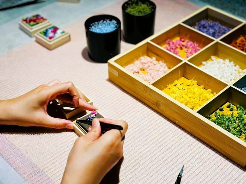 Experience Crafting a Flower-Adorned Mini Japanese Garden - Who should book this workshop?