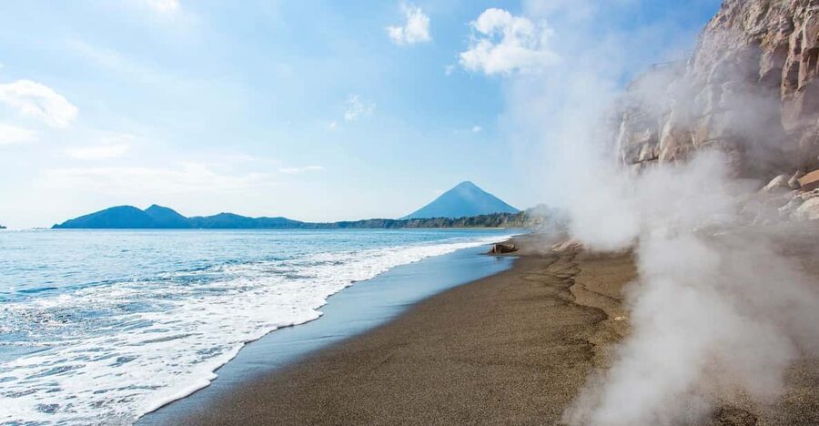 Experience the blessings of volcanoes in Kagoshima, Kyushu - The drive from Kagoshima City to Ibusuki