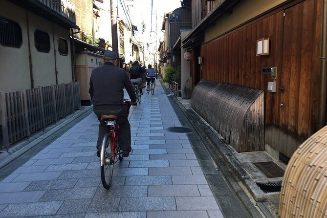 Explore Hidden Alleyway with a Local Expert (Morning tour) - Gion and the polished side of Kyoto tradition