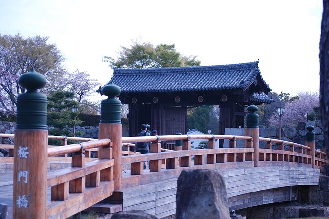 Explore Himeji Castle a Guided Walking Tour - Starting at Himeji Station