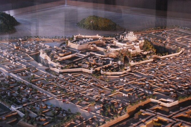 Explore Himeji Castle a Guided Walking Tour - Choosing Between the Castle and Koko-en