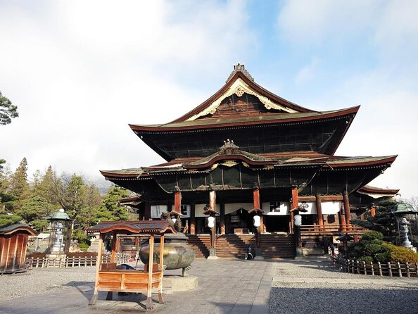 Food & Cultural Walking Tour around Zenkoji temple in Nagano - Starting at Nagano Station with a useful local introduction