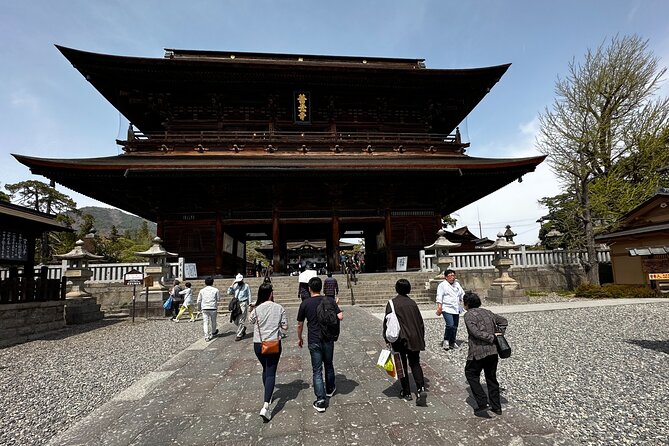 Food & Cultural Walking Tour around Zenkoji temple in Nagano - Local shops and useful Nagano souvenirs