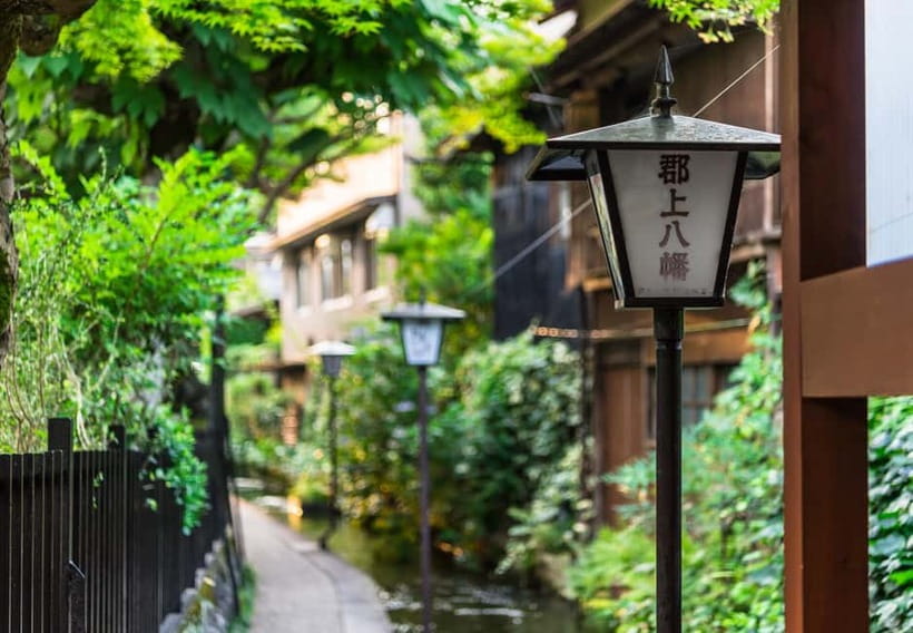 From Nagoya: Gujo, Hida Takayama, and Shirakawa-go Day Tour - What the guide adds to a self-guided day