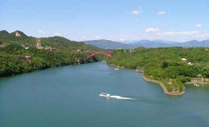 From Nagoya: Inuyama Castle, Ena Gorge, Magome, Tsumago Tour - Ena Gorge, a dam lake with changing seasons