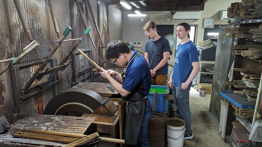 From Osaka: Sakai Knife Maker or Blacksmith Walking Tour - Yao Gen Raikodo and Sakai’s traditional sweets