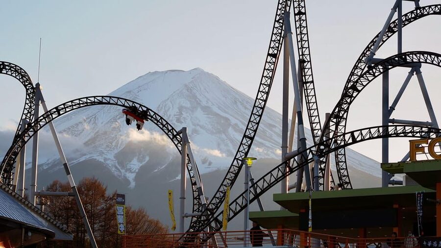 From Tokyo: Fuji Mountain Area - FujiQ - Lake Kawaguchiko - Chureito Pagoda - The climb to Chureito Pagoda