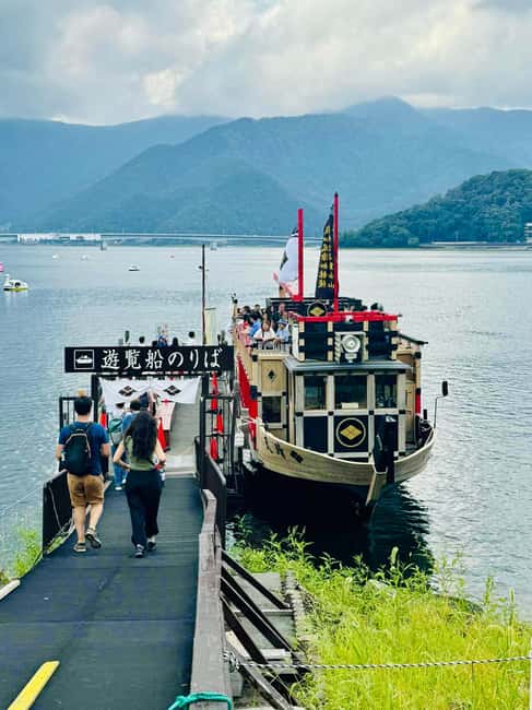 From Tokyo: Full-Day Mount Fuji Tour in English or Spanish - Arakurayama Sengen Park and the famous pagoda view