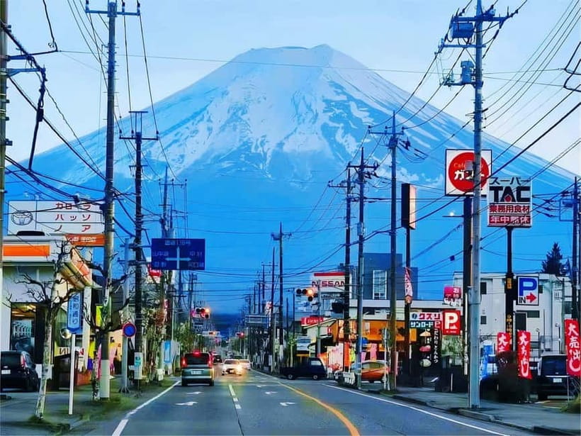 From Tokyo: Mt Fuji, Arakurayama and Kawaguchi Lake Day Trip - Oshino Hakkai, spring water, and local snacks