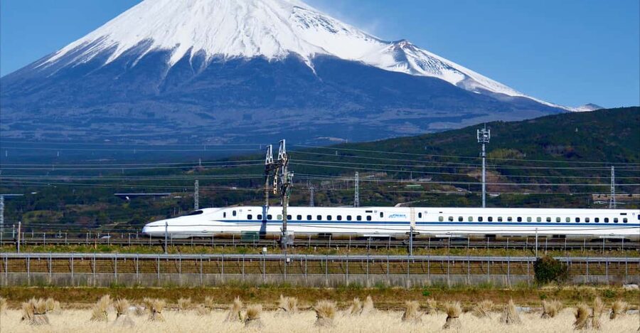 From Tokyo: Mt. Fuji & Hakone Tour w/ Return by Bullet Train - Meeting in Shinjuku and heading toward Fuji
