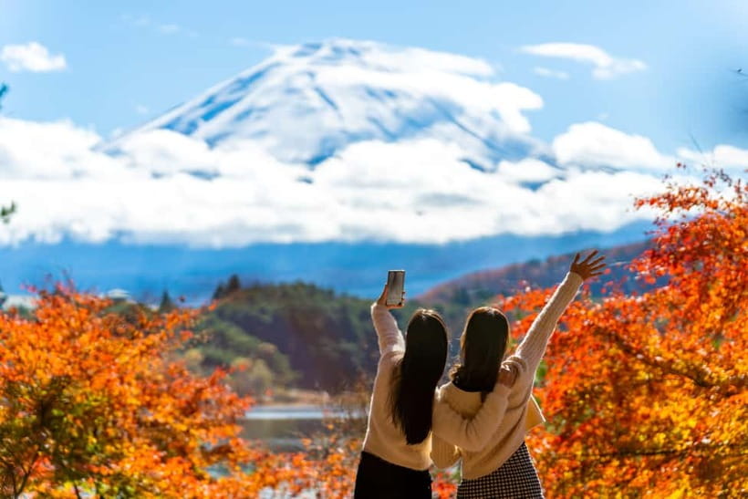 From Tokyo: Must-Visit Mount Fuji Highlight Full-Day Tour - Oshino Hakkai shows Fuji through clear spring water