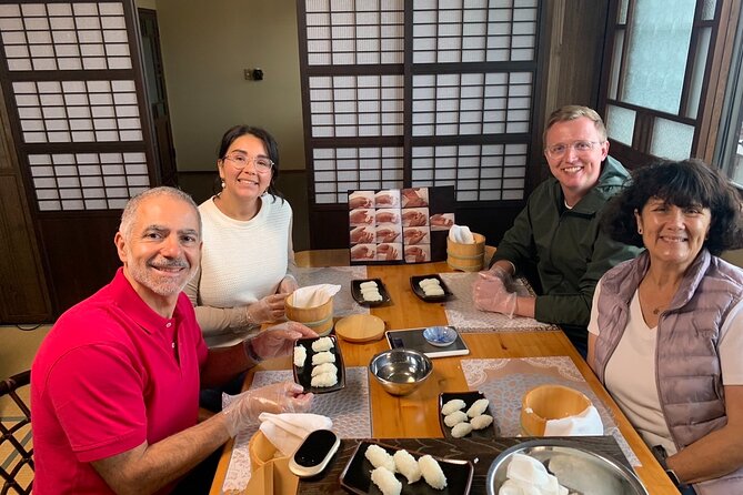 Fujisan Sushi Making Lesson - Making sushi near Mount Fuji