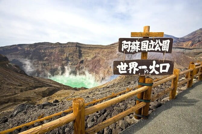 Fukuoka: Mount Aso Volcano, Kumamoto Castle, Grasslands Day Tour - Reaching the Nakadake Crater