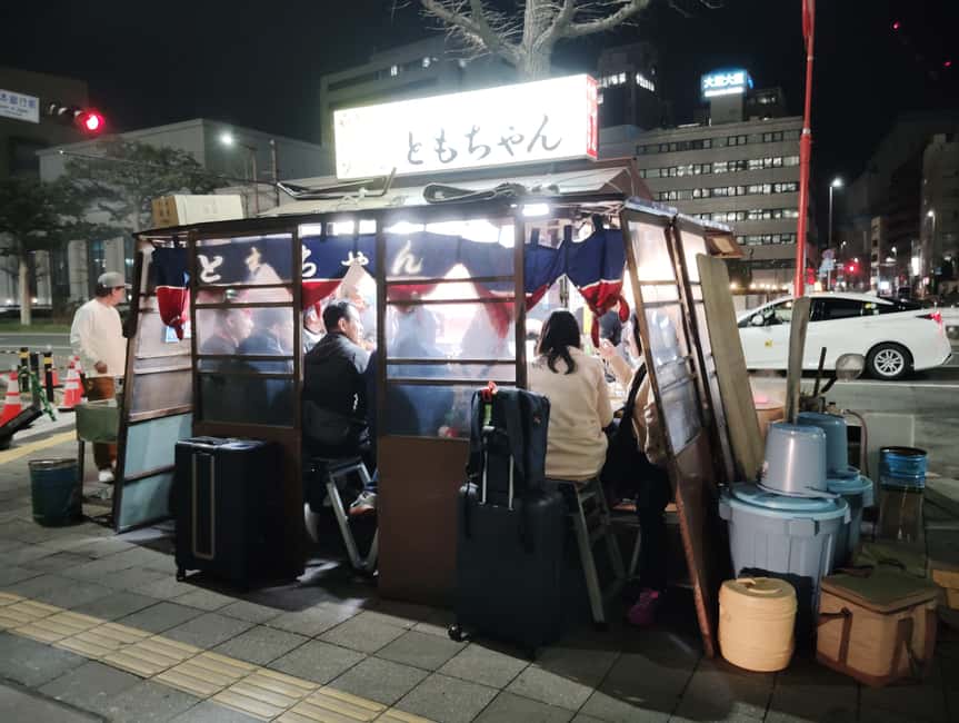 Fukuoka: Nakasu Food Stall Private Guided Tour with Tastings - The language help is practical, not decorative
