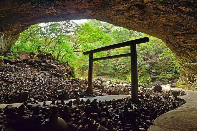 Fukuoka Takachiho Gorge, Amano Iwato and Scenic Train Tour - Walking through Takachiho Gorge