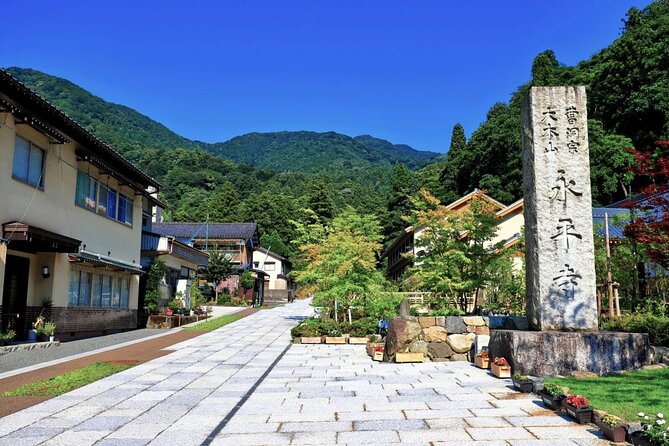 Full Day Tour Eiheiji Buddhist Temple and Fukui City Castle Town - Zuigenji and the castle rooms moved by history