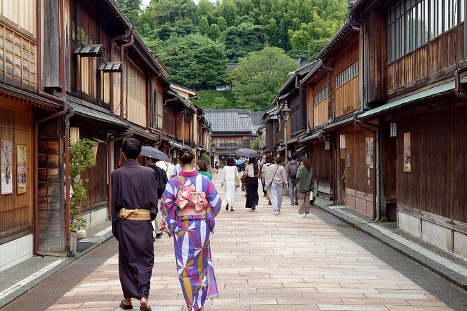 Full-Day Tour from Kanazawa: Samurai, Matcha, Gardens and Geisha - Oyama Shrine has one of Kanazawa’s oddest gateways