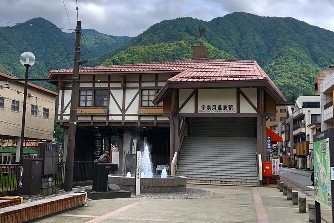 Full Day Tour to Kurobe Gorge and Unazuki Onsen from Kanazawa - What the private bus and guide add