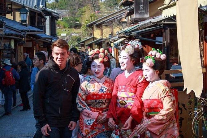 Gion and Fushimi Inari Shrine Kyoto Highlights with Government-Licensed Guide - Gion, Pontocho, and Miyagawacho on foot