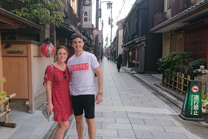 Gion and Fushimi Inari Shrine Kyoto Highlights with Government-Licensed Guide - Yasaka Shrine and the edge of Gion